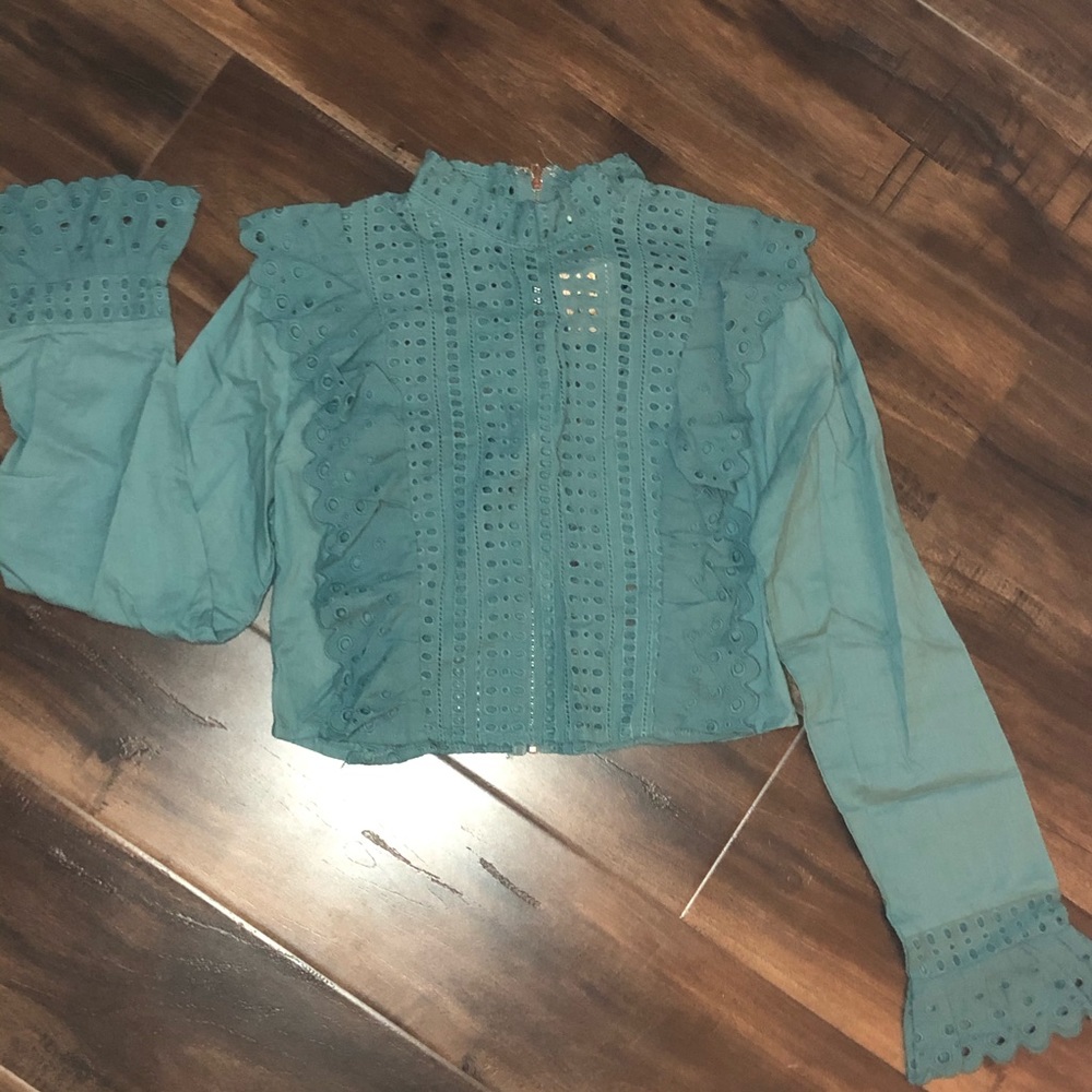 Cropped Long Sleeve Top